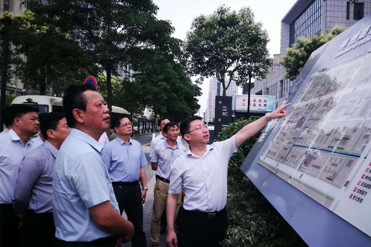 6 月 14日,市政协副主席沈洪清率队来到联系的盐都区盐渎街道督查